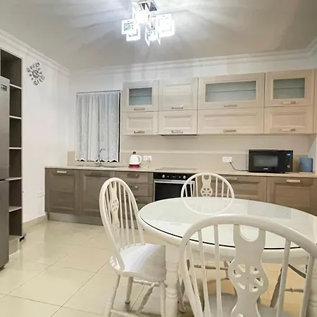 Modern 2 Bedroom Next To The Promenade R2 Gżira