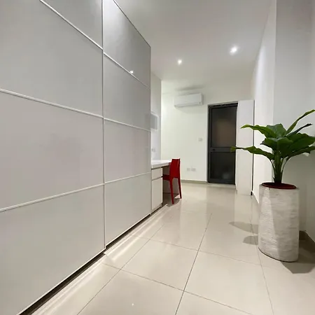 Modern 2 Bedroom Next To The Promenade R2 * Gżira