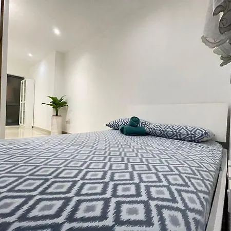 Modern 2 Bedroom Next To The Promenade R2 公寓