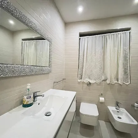 Modern 2 Bedroom Next To The Promenade R2 Appartement *